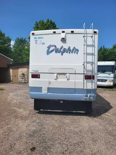 This pre-owned National Dolphin motorhome is ready for your next adventure, offering a reliable Clas...