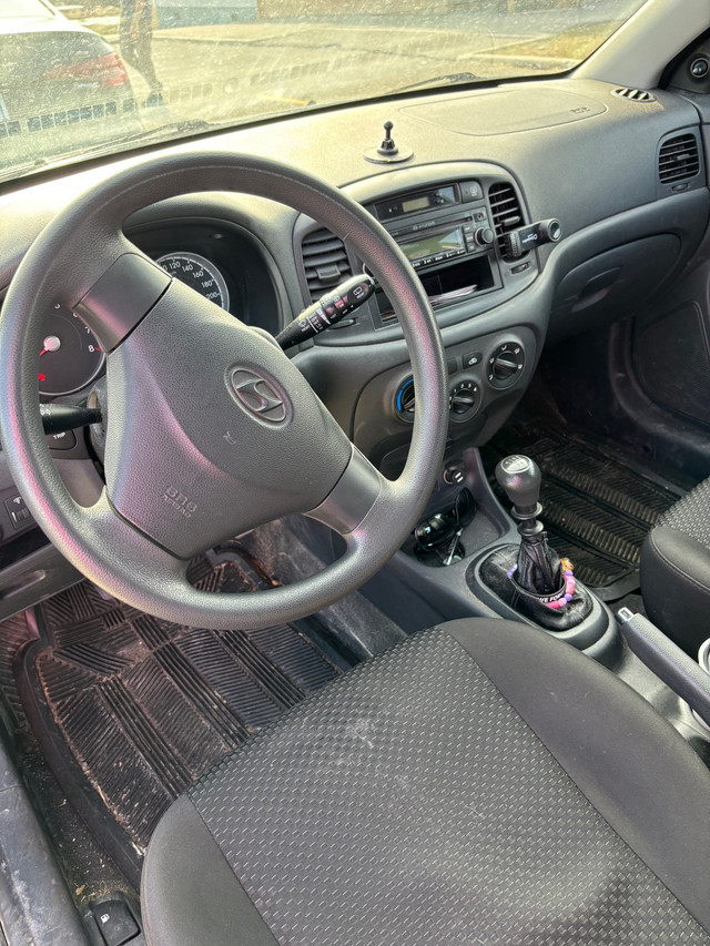 2011 Hyundai Accent in Cars & Trucks in Hamilton - Image 3