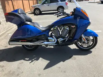 This is a couch on wheels. Has a Lloyds timing wheel, 3/4 throttle. Windshield raises and lowers wit...