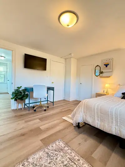Charming studio with everything you need. In-suite laundry and newly renovated. All inclusive, inclu...