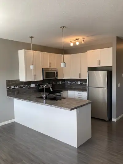 Beautiful 3 bed/2 bath townhouse for rent in Penhold!