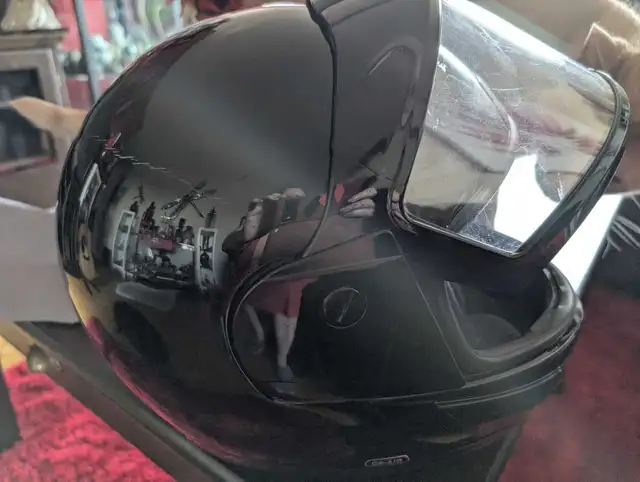 HJC Black Fullface Helmet in Motorcycle Parts & Accessories in Mississauga / Peel Region - Image 5