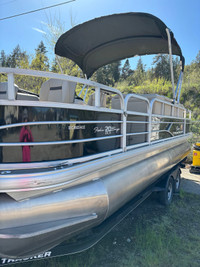 Suntracker Fishin 20 Pontoon Boat