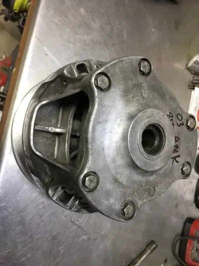 Polaris 800 Primary Clutch In great condition No weights Rollers have very little wear Was on a 2003...