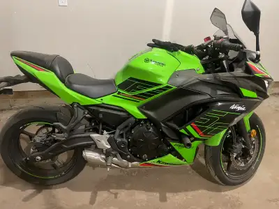 Selling 2023 Kawasaki ninja 650 with low kms (1,000 kms) selling to upgrade into a faster bike (1,00...