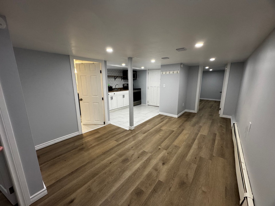 2 Bedroom 1 Bathroom Basement Apartment 5