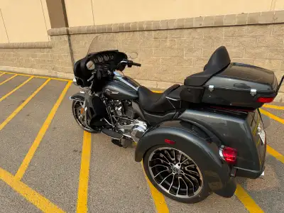 2025 Harley tri glide only 1200km with full warranty for 4 years
