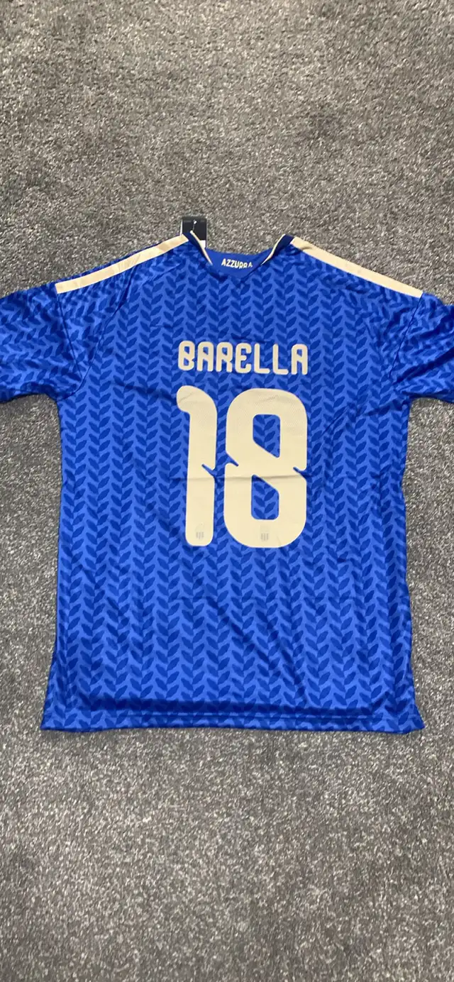 Adidas Italy Soccer Jersey in Men's in Oakville / Halton Region - Image 4