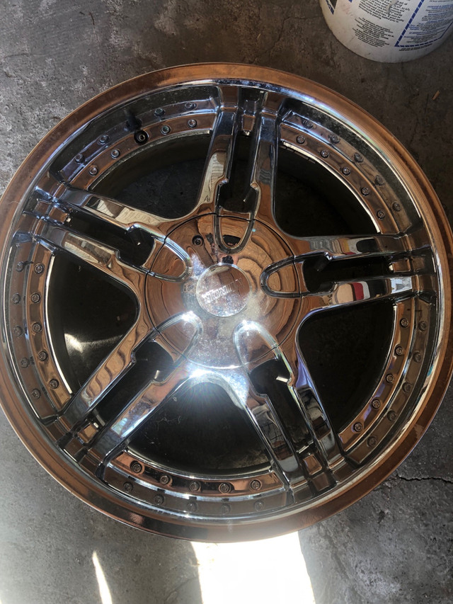 1 Chrome Rim  in Free Stuff in City of Toronto