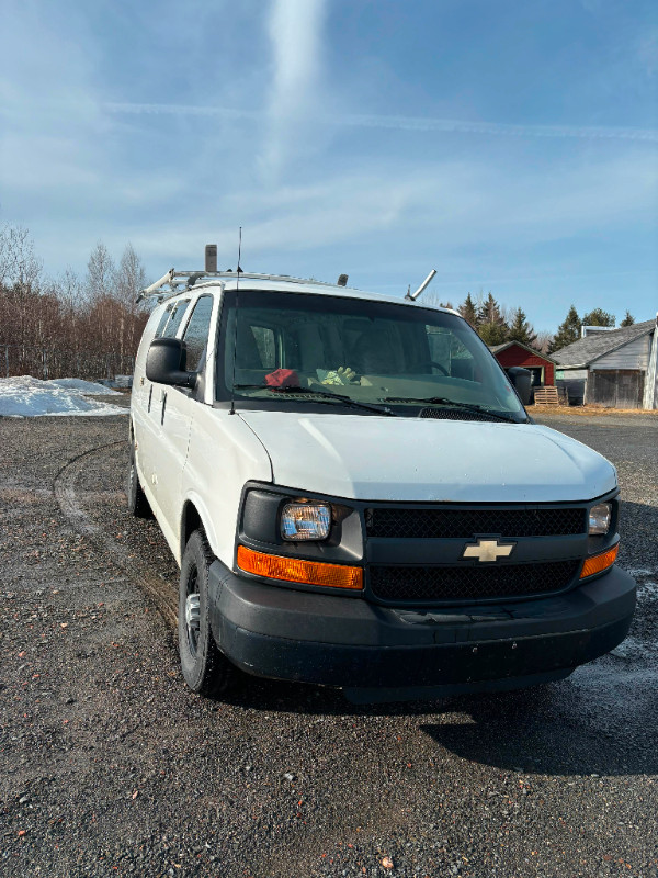 2015 Chevy Express 2500 4.8L V8 351,400kms in Cars & Trucks in Fredericton - Image 4