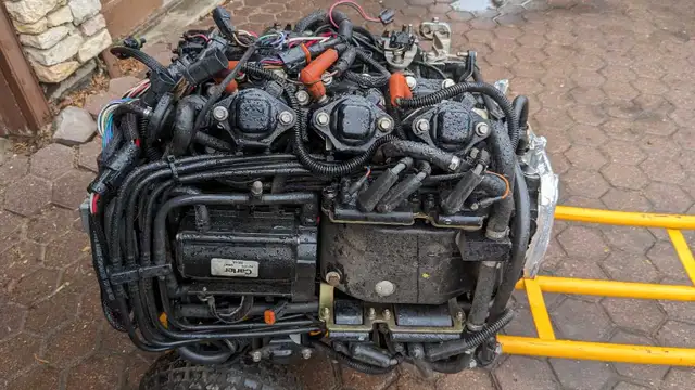 Evinrude 150HP V6  FI Oil Inj ETEC 2012 Calif EmisPower head in Boat Parts, Trailers & Accessories in Saskatoon - Image 3