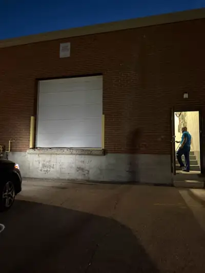 This spacious, open-concept industrial warehouse is now available for lease, offering a functional w...