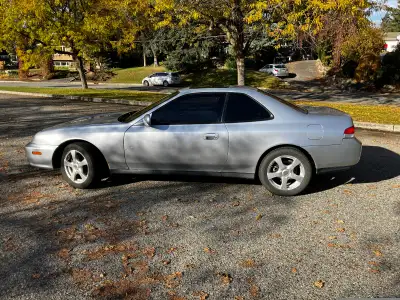 Well-kept 2001 Honda Prelude SE with a 5-speed manual transmission and only 145,000 km. Rebuilt titl...