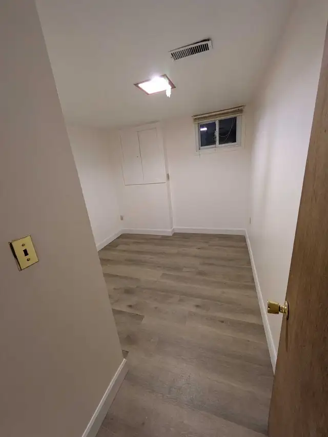 1+1 Bedroom Basement Apartment (All Utilities Included) in Short Term Rentals in Oshawa / Durham Region - Image 4