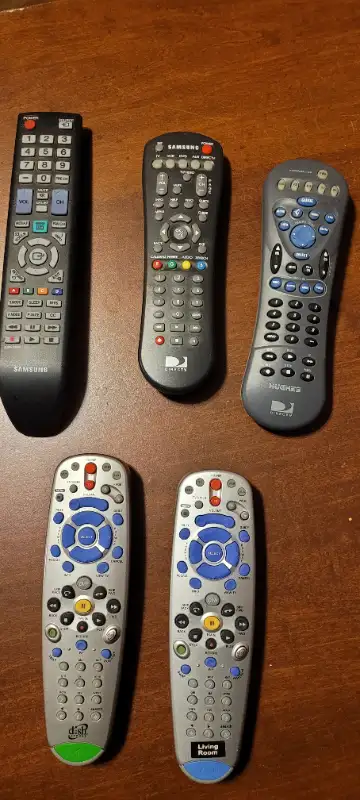5 Universal TV Remotes 5$ in General Electronics in Laval / North Shore - Image 6