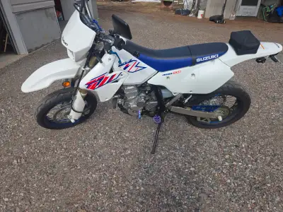 Like new DRZ 400SM 1725kms Has a bunch of new upgraded parts A set of off road knobby tires never in...