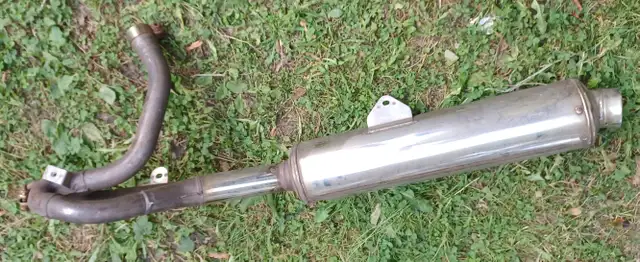 Suzuki SV650 exhaust in Motorcycle Parts & Accessories in City of Halifax - Image 4