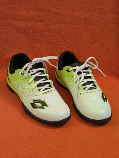 Size 4 boys laced green runners, View more