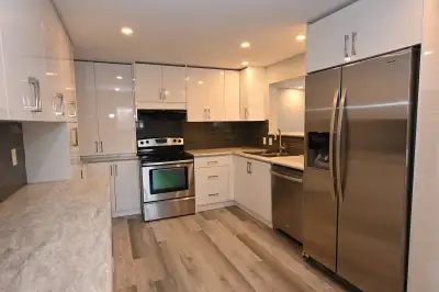 Discover your new home in London's Glen Cairn neighborhood! This bright and spacious 3-bedroom, lowe...