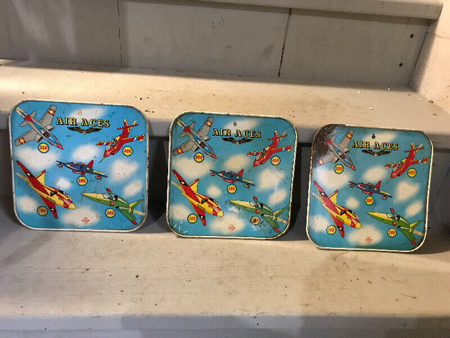2 VINTAGE METAL AIRPLANE TOY BULLSEYE BOARDS GAME in Arts & Collectibles in Mississauga / Peel Region