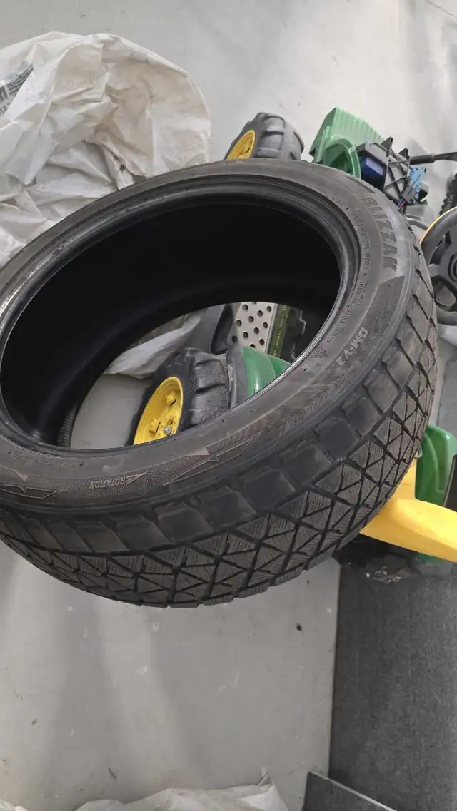 snow tires 265/45 R20 Bridgestone blizzak in Tires & Rims in Mississauga / Peel Region - Image 2