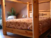 Queen size poster bed
