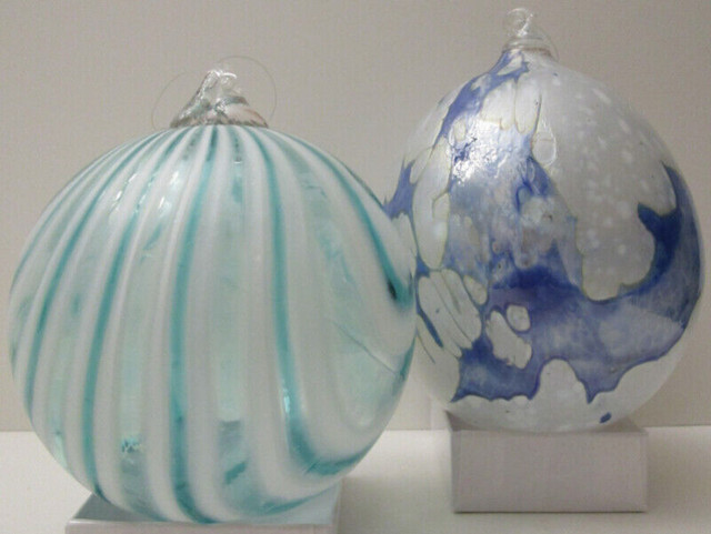 2 LOCAL ARTISAN BLOWN GLASS HANGING ORNAMENTS in Arts & Collectibles in Hamilton