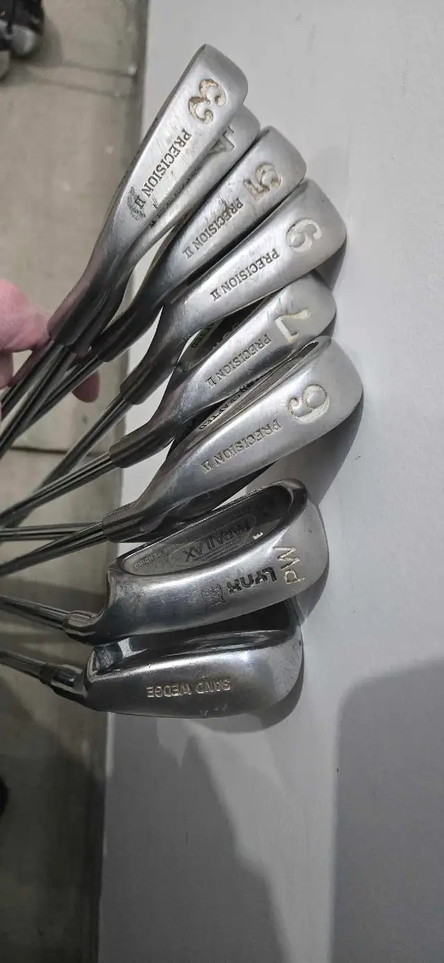 Golf clubs set in Golf in St. Catharines - Image 6