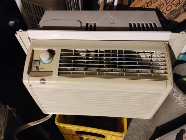 FIRST $75 TAKES IT ~ GE Window Air Conditioner ~ in Other in St. Catharines - Image 2