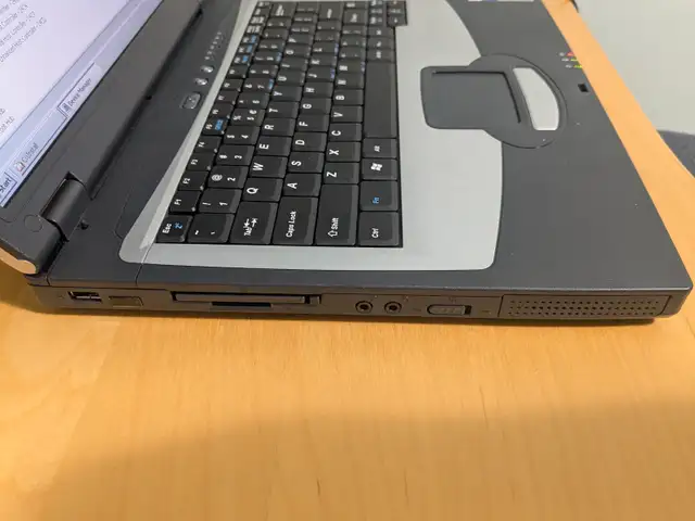 Laptop WinXP,Pentium M 1.8GHz,40GB HDD,DVD,WIFI,495Mb RAM,LPT63838168993537124
