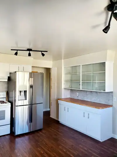 Well maintained rental available near schools in Vegreville. Please reply with email and a phone num...