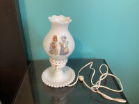 Lampe vintage en verre de lait Milk glass