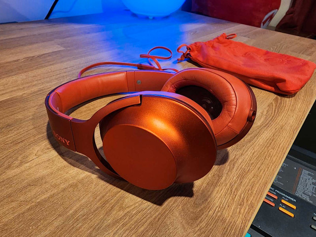 Sony H.ear Over-Ear Headphones in Headphones in Markham / York Region