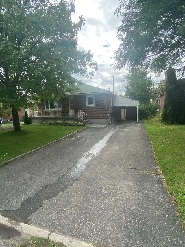 BEDROOM FOR RENT IN LUXURY STUDENT RENTAL NEAR CARLETON U! in Room Rentals & Roommates in Ottawa - Image 11