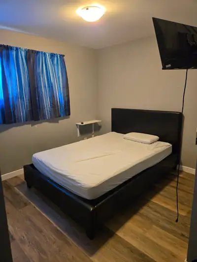 One private room for rent in shared accommodation. Has a double bed, smart TV and closet. Must be em...