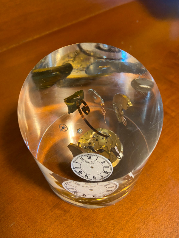 Vintage 70s Pierre Giraudon Style Exploding Clock In Lucite in Arts & Collectibles in Oshawa / Durham Region