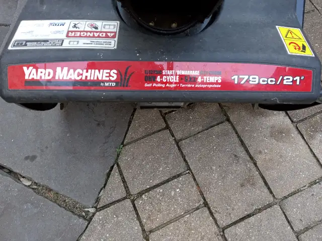 MTD YardMachines 179 cc gas-powered OHV 21" blade Like NEW $350 in Lawnmowers & Leaf Blowers in City of Toronto - Image 5