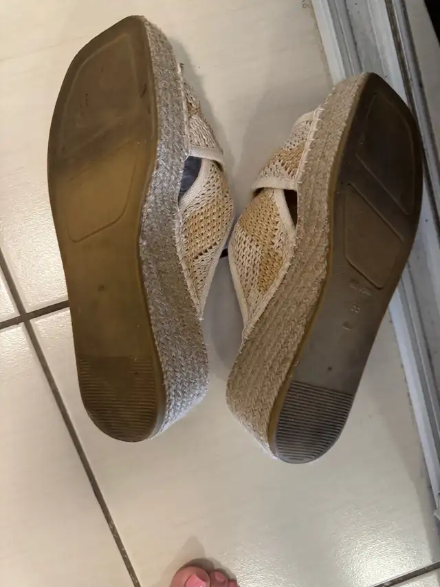 Ron white sandal wedge  in Women's - Shoes in City of Toronto - Image 4