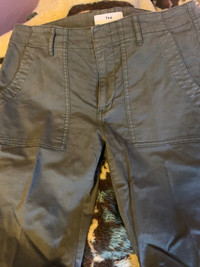 Aritzia TNA cargo pants - size 6