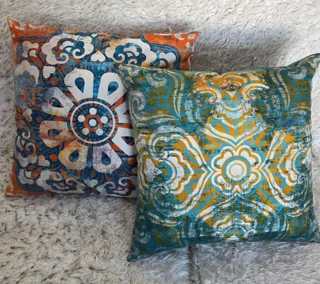 Pr Boho Pattern cushions in Home Décor & Accents in Trenton - Image 2