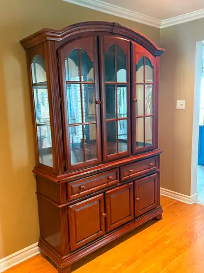 Buffet Hutch cabinet in very good condition, View more