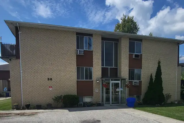 2 BEDROOM  UNIT   IN BLENHEIM  ONTARIO AVAILABLE IMMEDIATELY