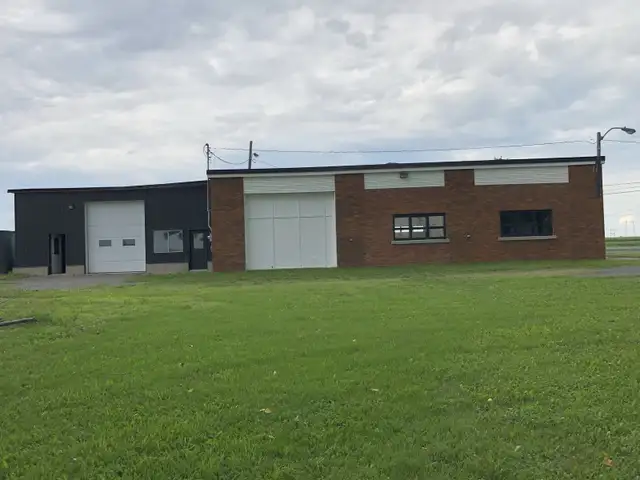 Espace industriel à louer avec grand espace extérieur in Other Business & Industrial in Longueuil / South Shore - Image 9