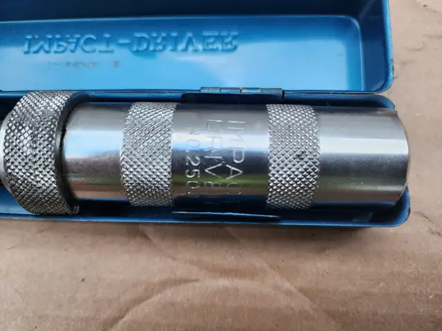 1/2" Drive Impact Screw Driver With 4 Bits And Metal Case. in Hand Tools in Windsor Region - Image 3