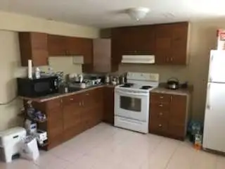 2 bedroom 1 bathroom Lower level unit in Beverly Acres area. Close to all major shopping stores go s...