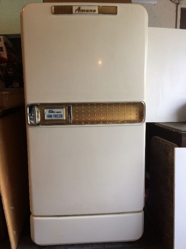 Amana Stor-Mor Freezer standing unit with 5 shelves dans Congélateurs  à Laurentides - Image 2
