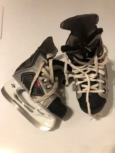 kids skates Easton y11 black tag, View more