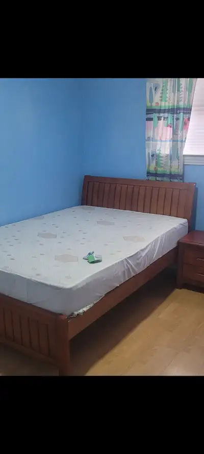 very close to Tuscany c-train station -full sized bed- 1 min walk to Tuscany c-train station and mul...