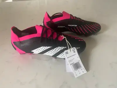 Selling a pair of Adidas Predator Accuracy.1 soccer shoes, men’s size 6 or women’s size 7.5. These a...