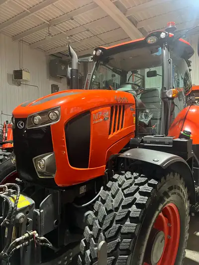 Ce tracteur Kubota M7 134 est un tracteur puissant et fiable, parfait pour tout type de ferme ou de...